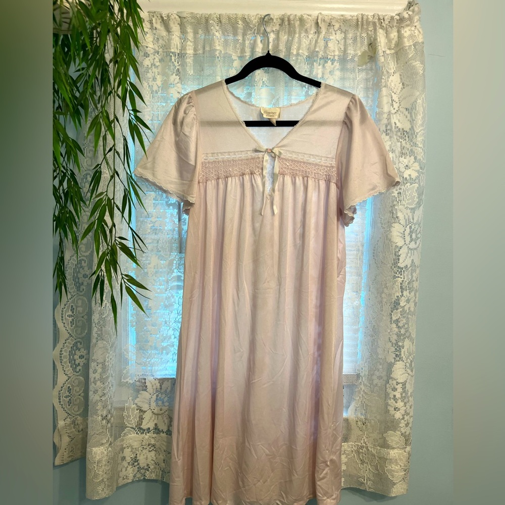 VINTAGE 70s light pink nightgown